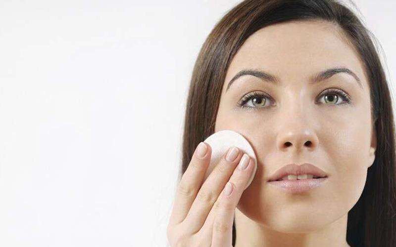 پاک کنندگی چربی و مواد آرایش با گلاب
