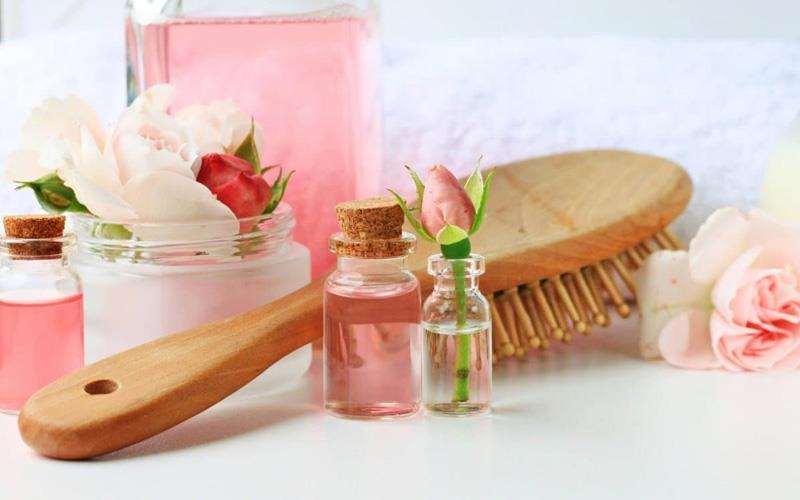 فواید گلاب برای مو